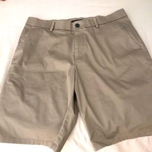 Gently worn shorts by Banana Republic. Emerson style ( 11” inseam). 33”waist.